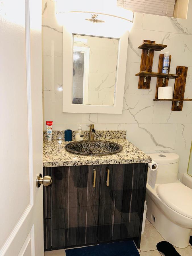 מיסיסאוגה Deluxe Double Room Ii- Hazel Stays מראה חיצוני תמונה