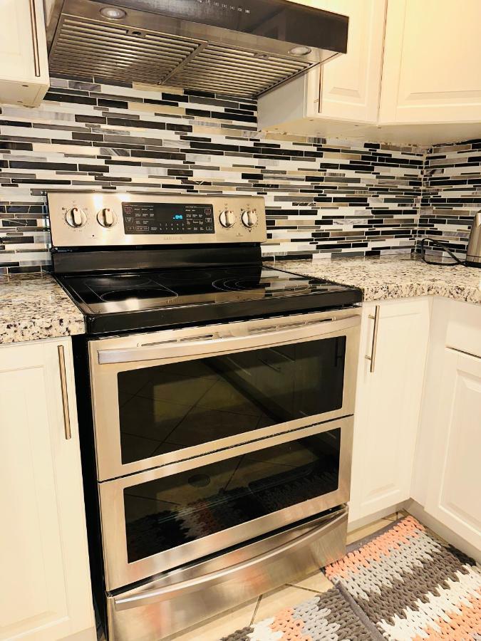 מיסיסאוגה Deluxe Double Room Ii- Hazel Stays מראה חיצוני תמונה