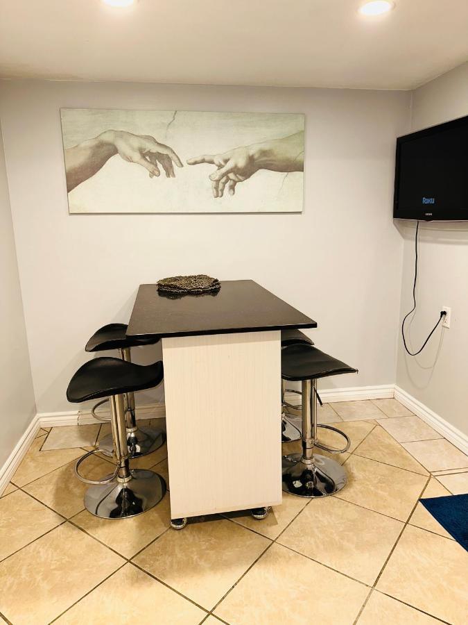 מיסיסאוגה Deluxe Double Room Ii- Hazel Stays מראה חיצוני תמונה