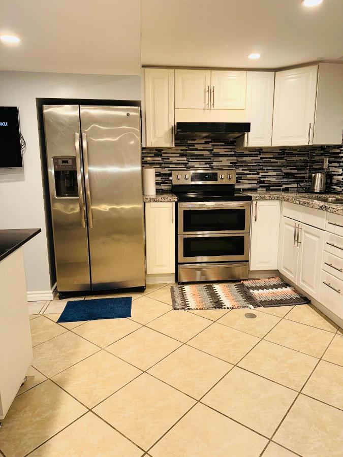 מיסיסאוגה Deluxe Double Room Ii- Hazel Stays מראה חיצוני תמונה