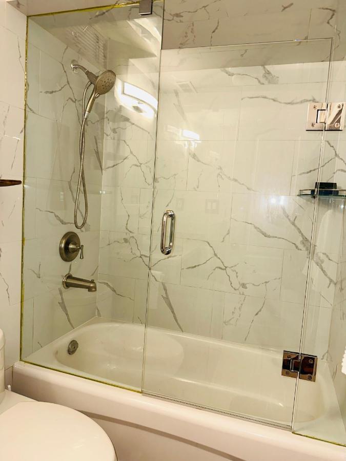 מיסיסאוגה Deluxe Double Room Ii- Hazel Stays מראה חיצוני תמונה